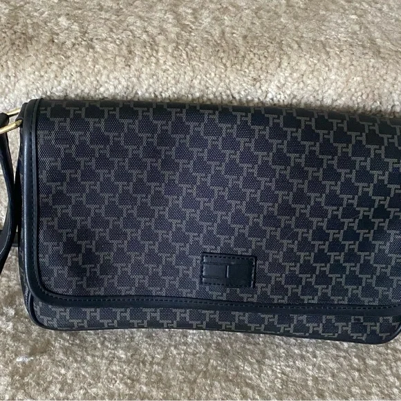 Tommy Hilfiger 9 1/2”x7” black handbag purse - Picture 2 of 10